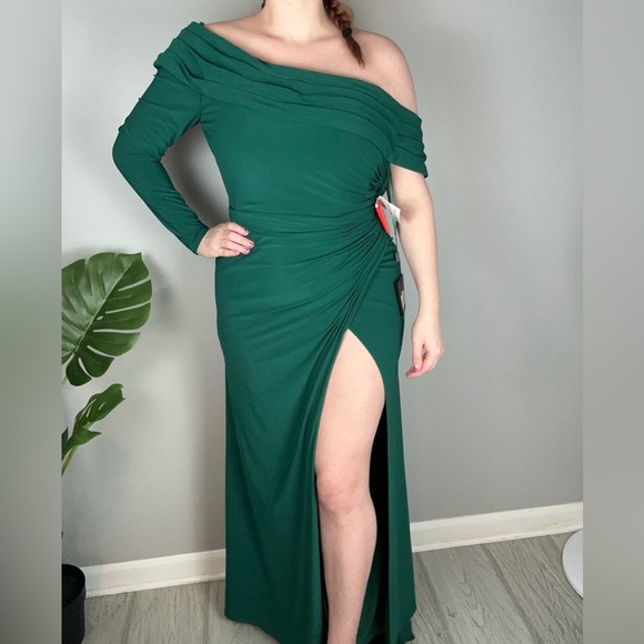 Mac Duggal Jersey Dropped Shoulder Dress - Picture 2 of 4